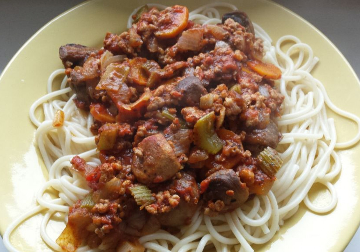 Spaghetti z selerem naciowym i marchwią foto