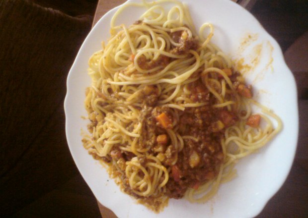 Fotografia przedstawiająca spaghetti z selerem