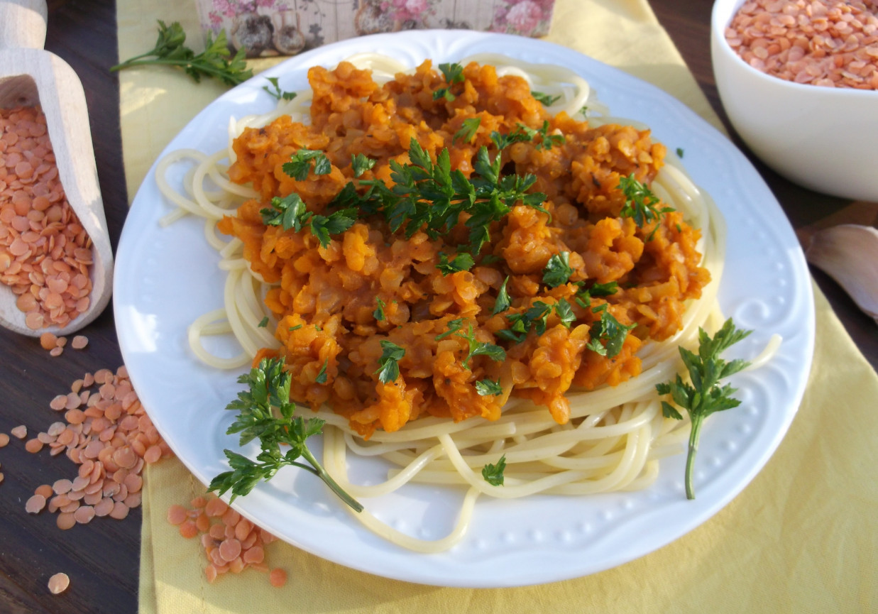 Spaghetti z soczewicą. foto