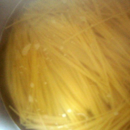 Krok 2 - Spaghetti z sosem bolońskim foto