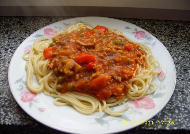 Fotografia przedstawiająca Spaghetti z sosem bolońskim