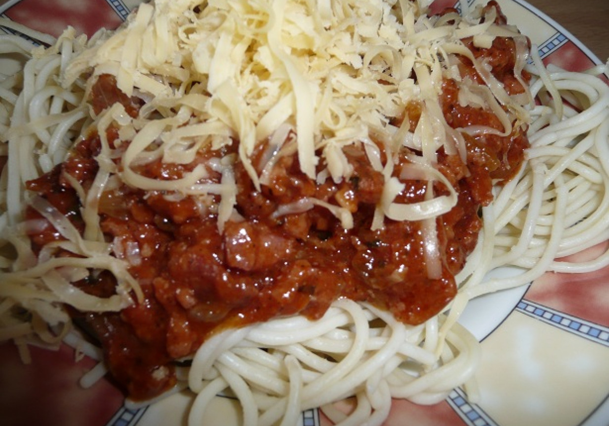 spaghetti z sosem bolońskim foto