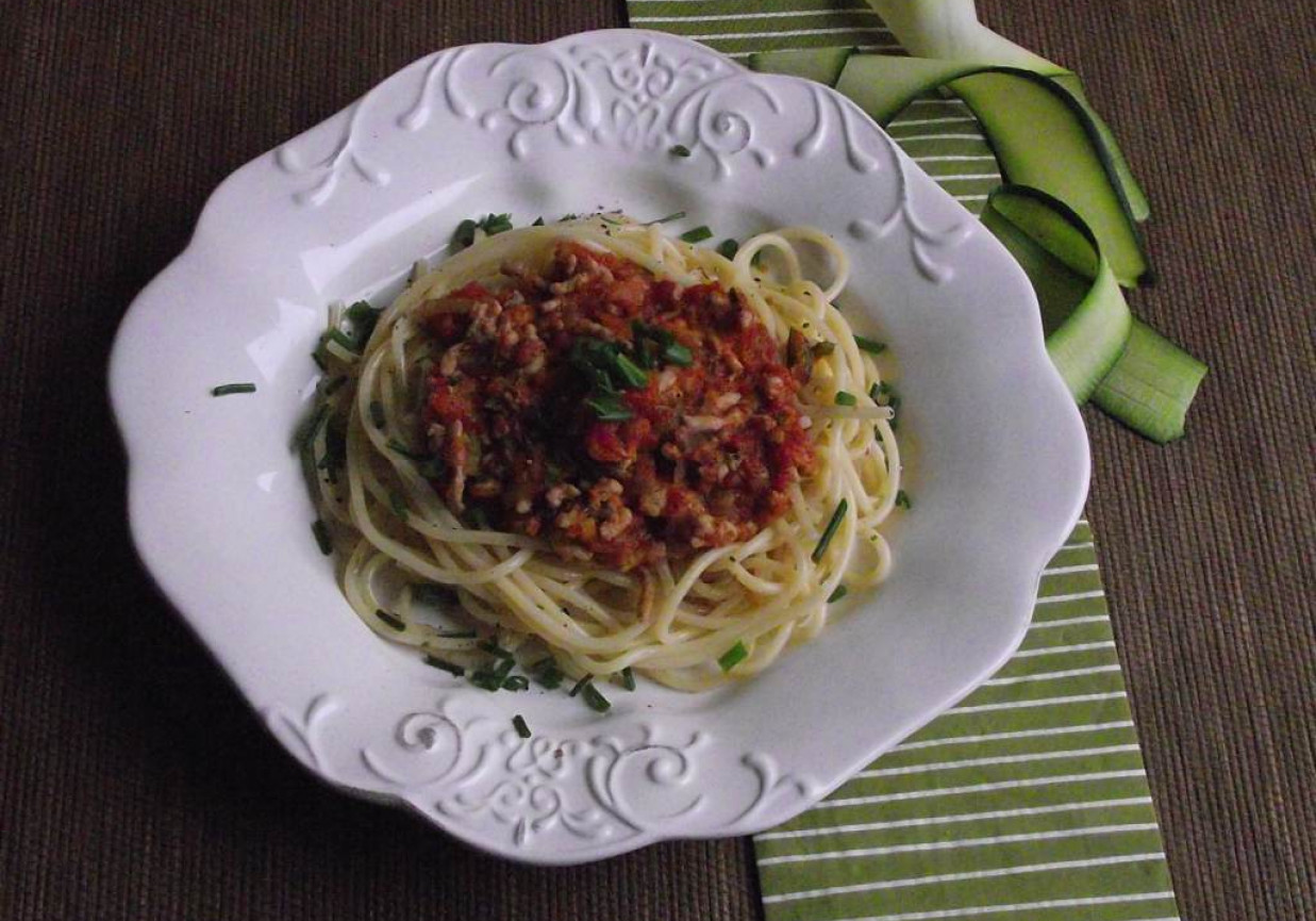Spaghetti z sosem mięsno-cukiniowym foto