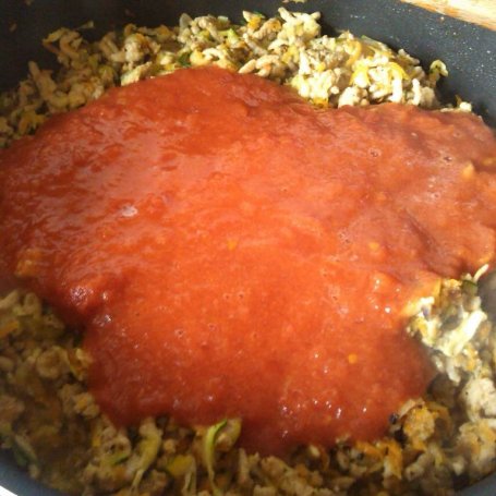 Krok 7 - Spaghetti z sosem mięsno-cukiniowym foto