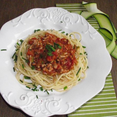 Krok 8 - Spaghetti z sosem mięsno-cukiniowym foto