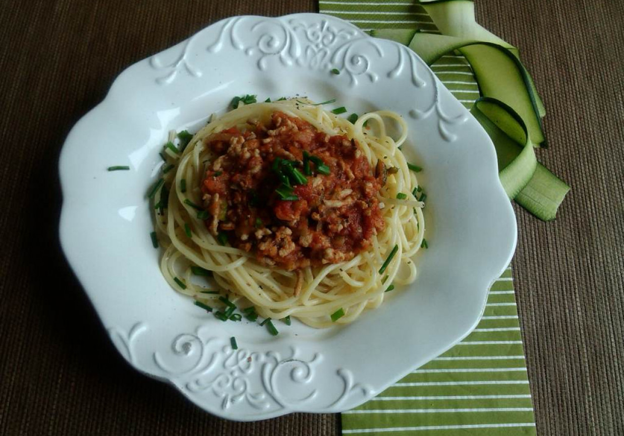 Spaghetti z sosem mięsno-cukiniowym foto