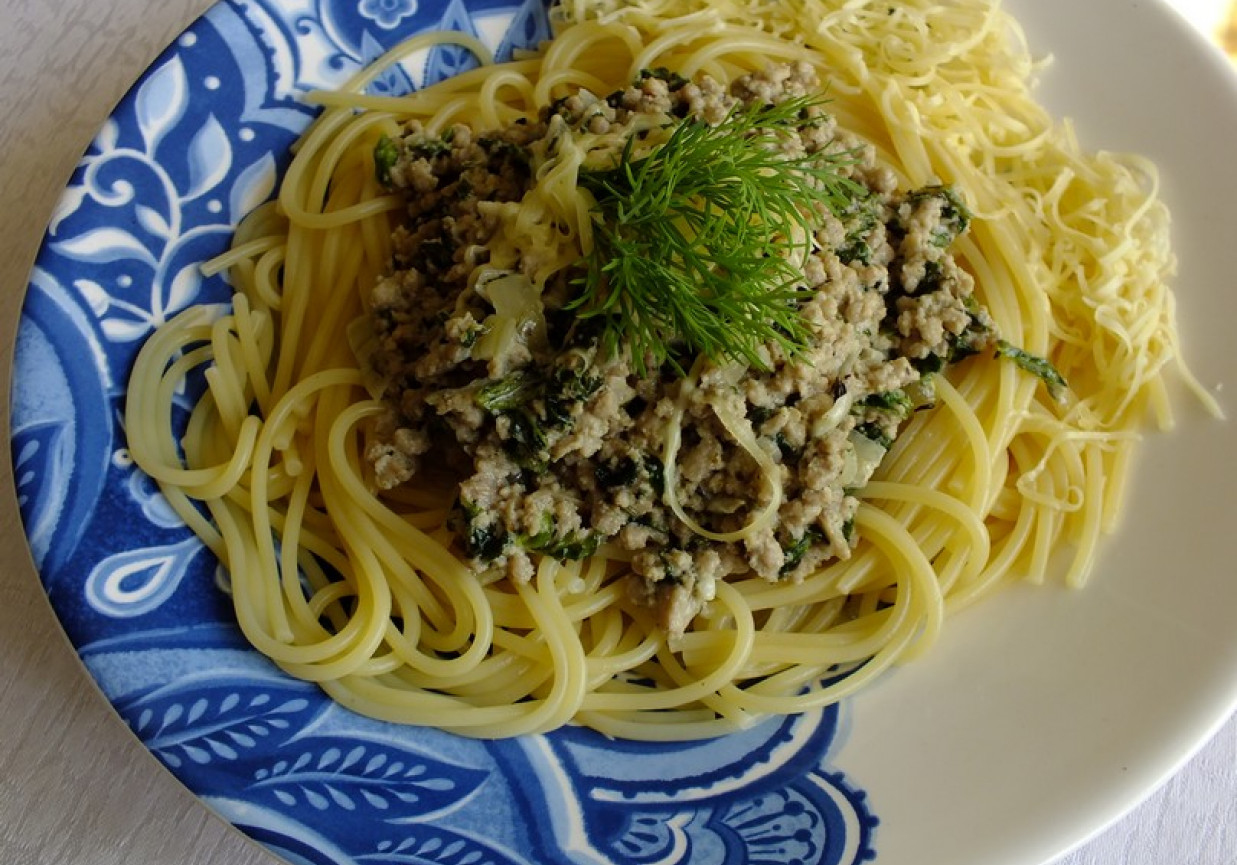 Spaghetti z sosem mięsno – pokrzywowym foto
