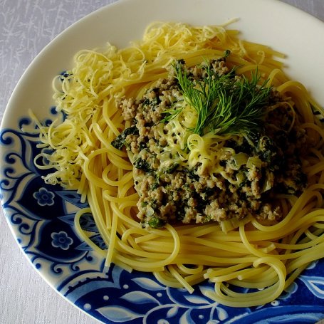 Krok 7 - Spaghetti z sosem mięsno – pokrzywowym foto