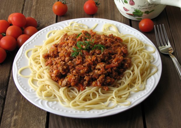 Fotografia przedstawiająca Spaghetti z sosem mięsno-warzywny