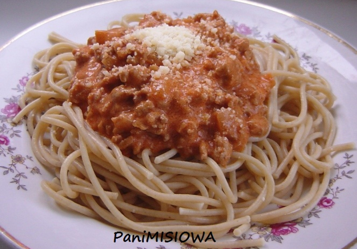 Spaghetti z sosem mięsno-pomidorowym foto