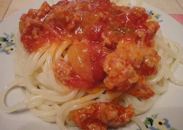 Fotografia przedstawiająca Spaghetti z sosem mięsno-warzywnym