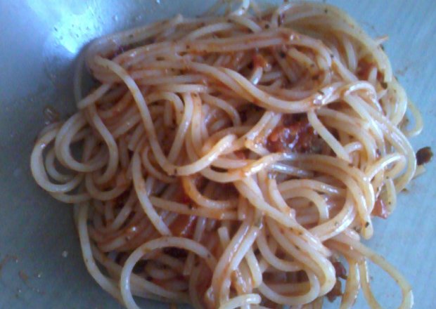 Fotografia przedstawiająca Spaghetti z sosem napoli