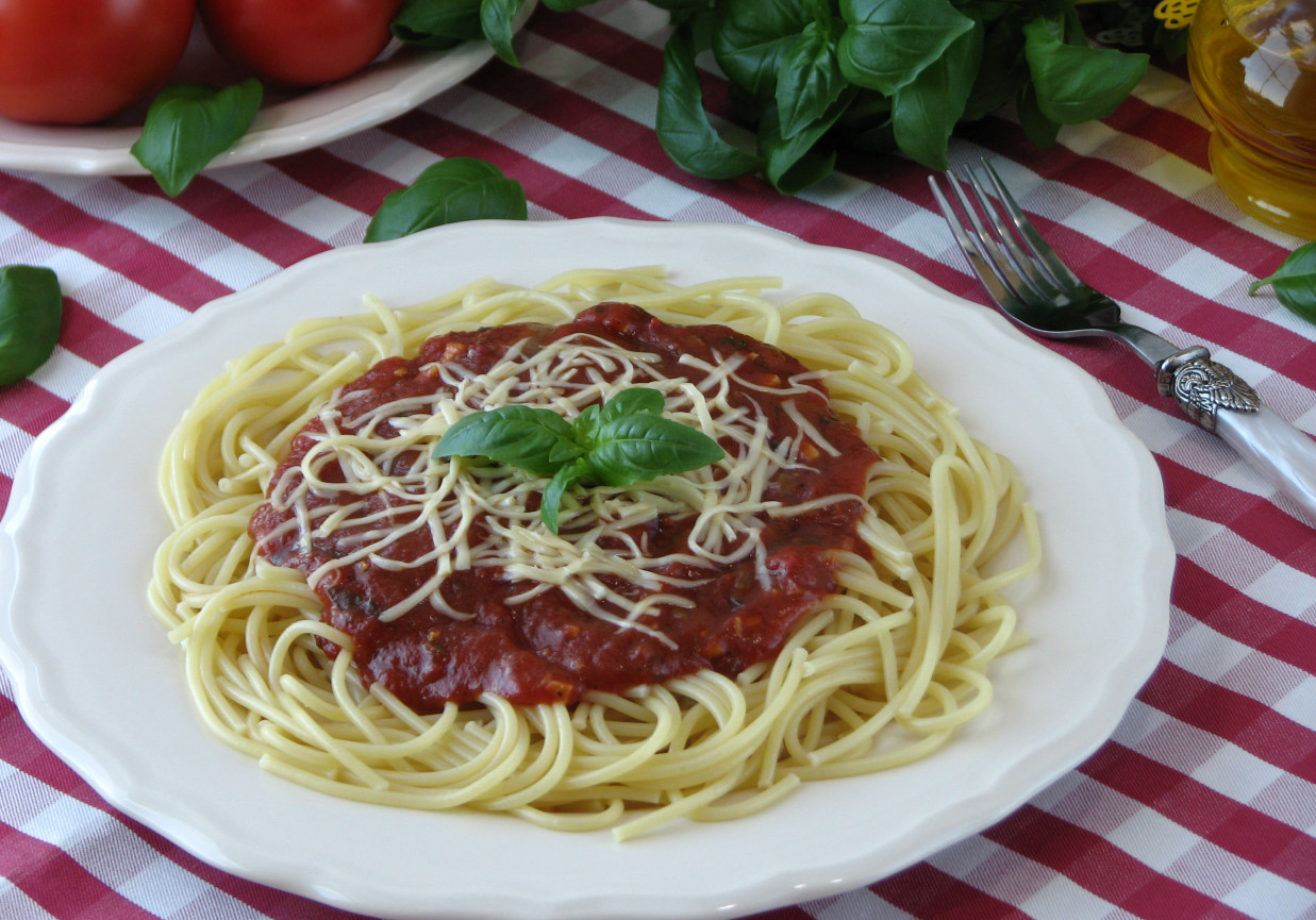 Spaghetti z sosem neapolitańskim foto