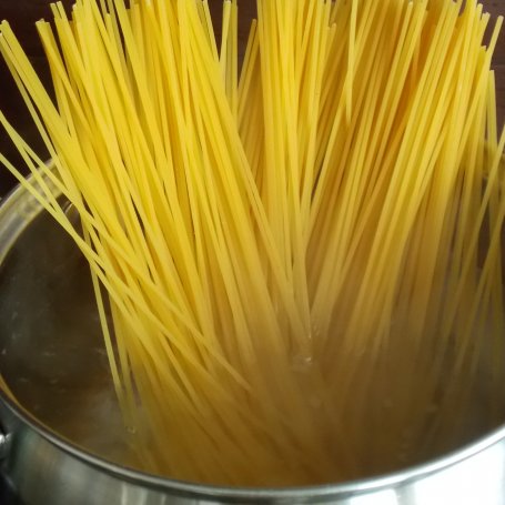 Krok 1 - Spaghetti z sosem paprykowym foto
