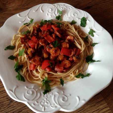 Krok 9 - Spaghetti z sosem parówkowym foto