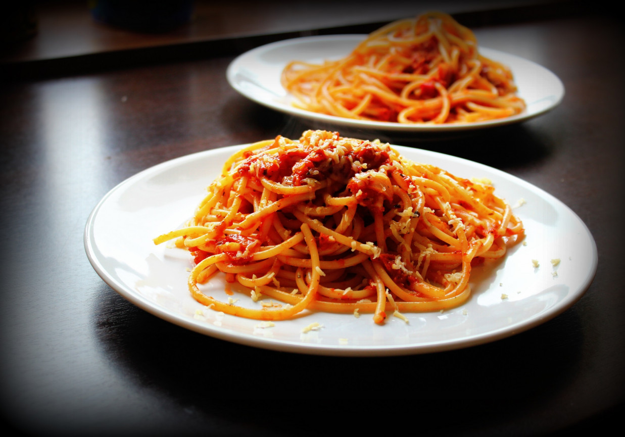 Spaghetti z sosem pomidorowo - paprykowym foto