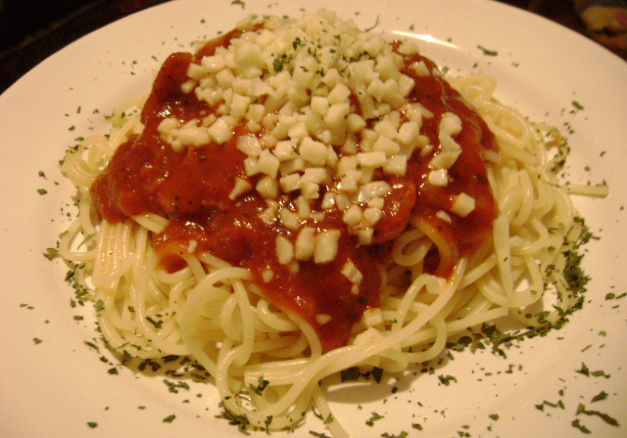 spaghetti z sosem pomidorowym foto