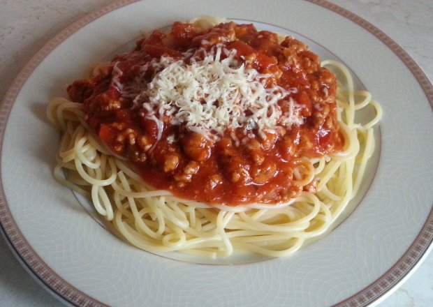 Fotografia przedstawiająca Spaghetti z sosem słodko kwaśnym