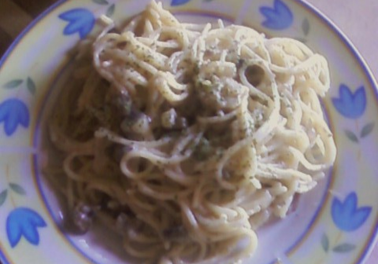 Spaghetti z sosem śmietankowo pieczarkowym i fetą foto