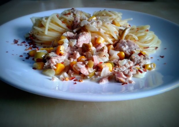 Fotografia przedstawiająca Spaghetti z sosem tuńczykowo - śmietanowym