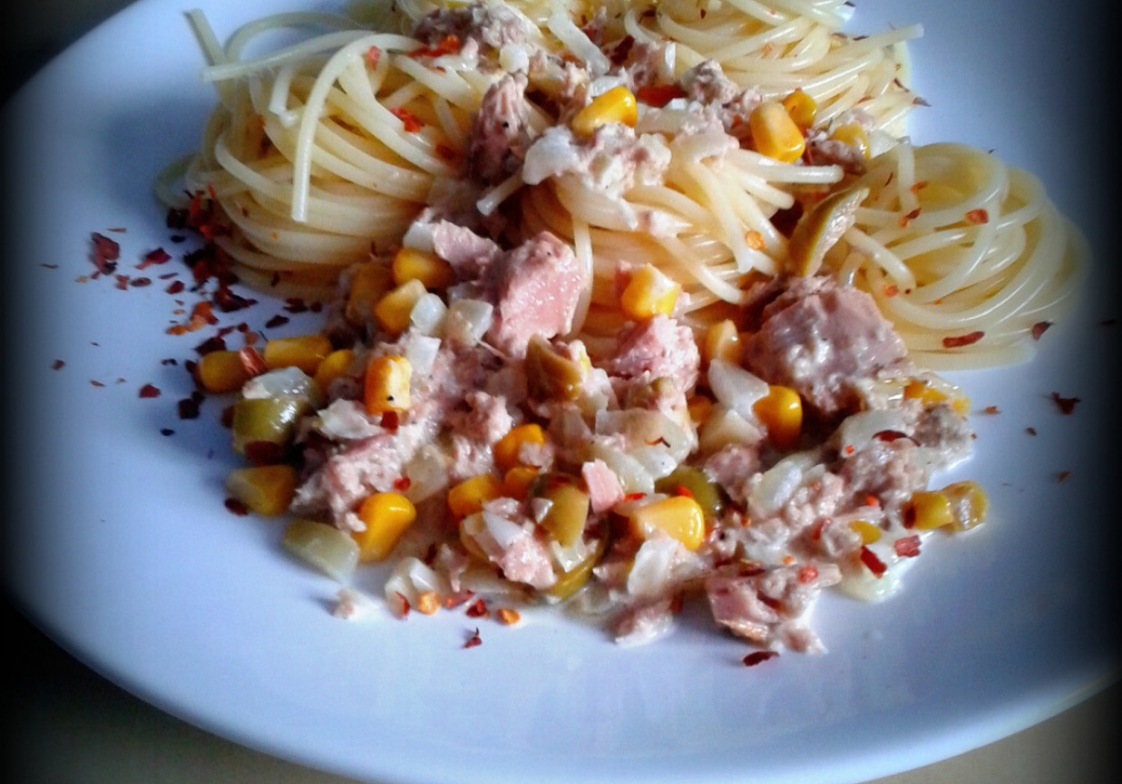 Spaghetti z sosem tuńczykowo - śmietanowym foto