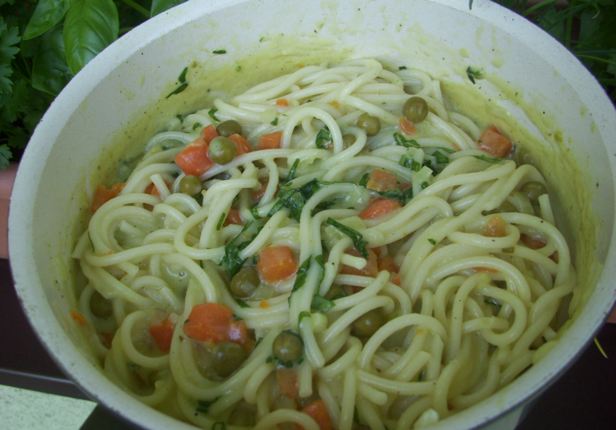 Spaghetti z sosem warzywnym foto