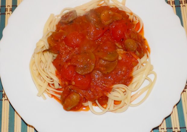 Fotografia przedstawiająca Spaghetti z sosem z pieczarkami
