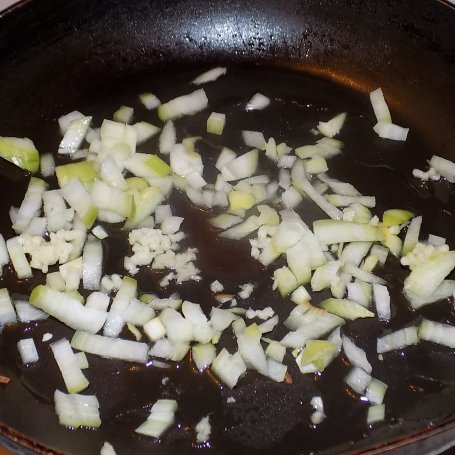Krok 1 - Spaghetti z sosem z pieczarkami foto