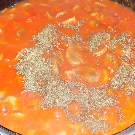 Krok 4 - Spaghetti z sosem z pieczarkami foto