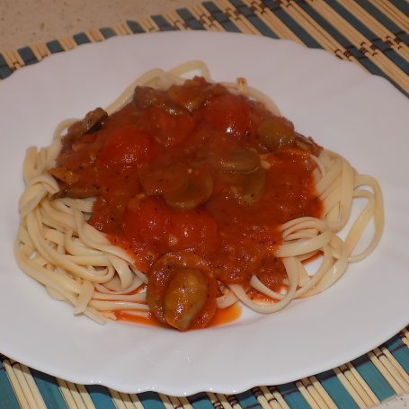 Krok 5 - Spaghetti z sosem z pieczarkami foto