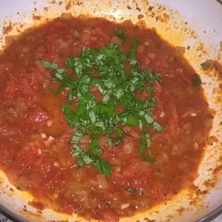Krok 5 - Spaghetti z sosem ze świeżych pomidorów foto