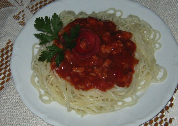 Fotografia przedstawiająca Spaghetti z sosem