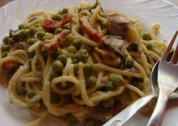 Fotografia przedstawiająca Spaghetti z sosem