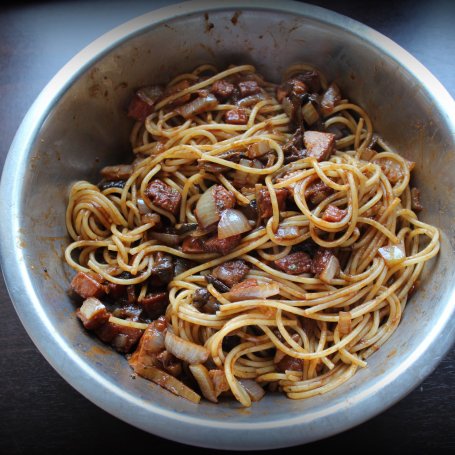 Krok 3 - Spaghetti z szynką i grzybami w sosie pomidorowym foto