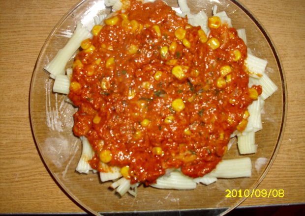 Fotografia przedstawiająca Spaghetti z tuńczykiem i kukurydzą