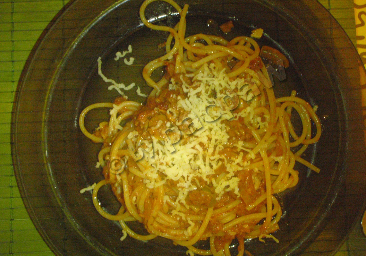 Spaghetti z tuńczykiem i oliwkami foto