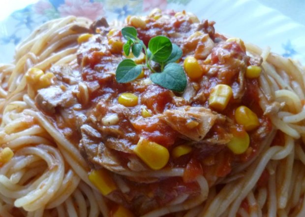 Fotografia przedstawiająca Spaghetti z tuńczykiem