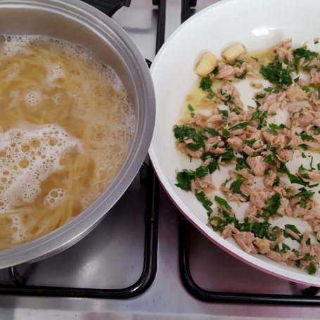 Krok 5 - Spaghetti z tuńczykiem foto