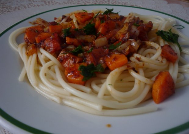 Fotografia przedstawiająca Spaghetti z warzywami z patelni II