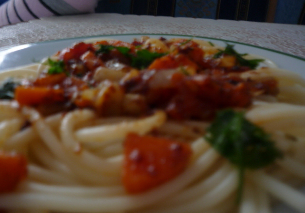 Spaghetti z warzywami z patelni II foto