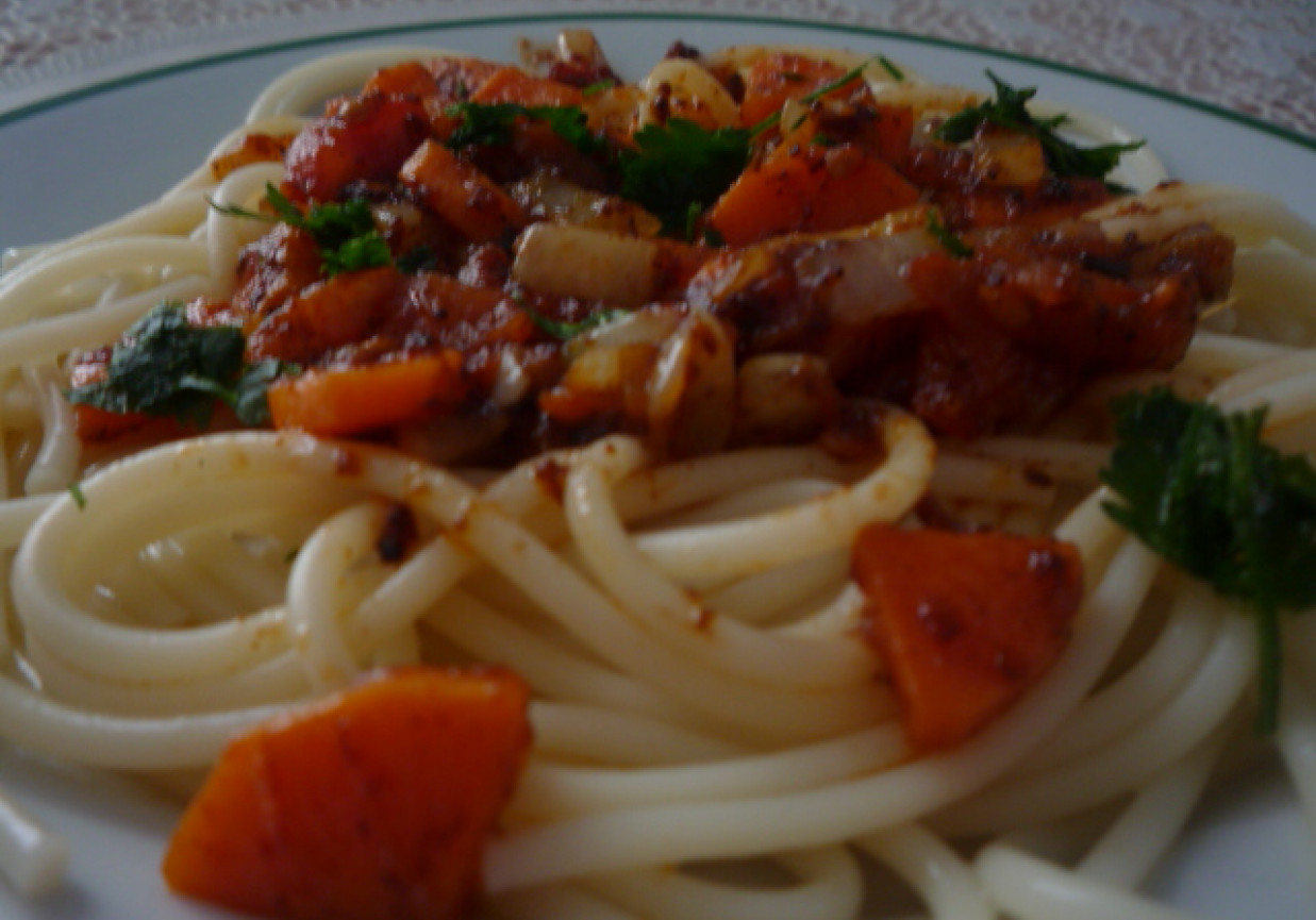 Spaghetti z warzywami z patelni II foto