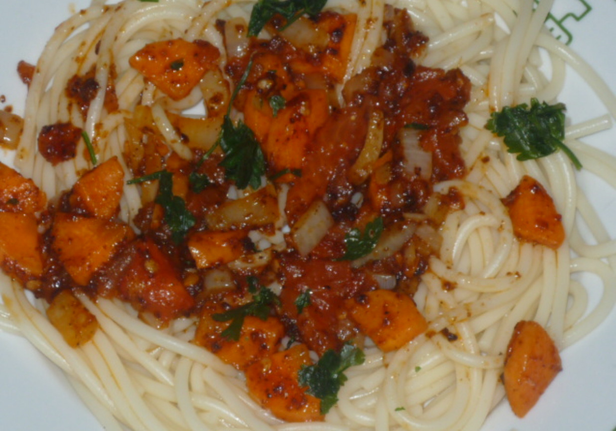 Spaghetti z warzywami z patelni II foto