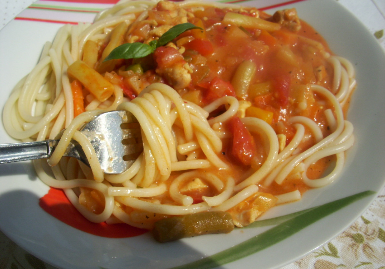 Spaghetti z warzywami foto