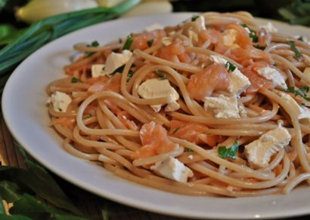 Fotografia przedstawiająca Spaghetti z wędzonym łososiem