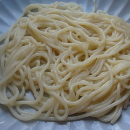 Krok 4 - Spaghetti z wędzonym pstrągiem foto