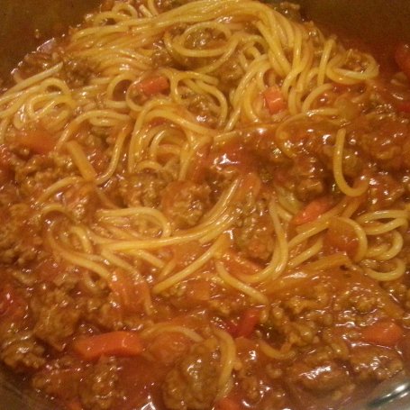 Krok 5 - Spaghetti z wołowiną i startym serem Grana Padano foto