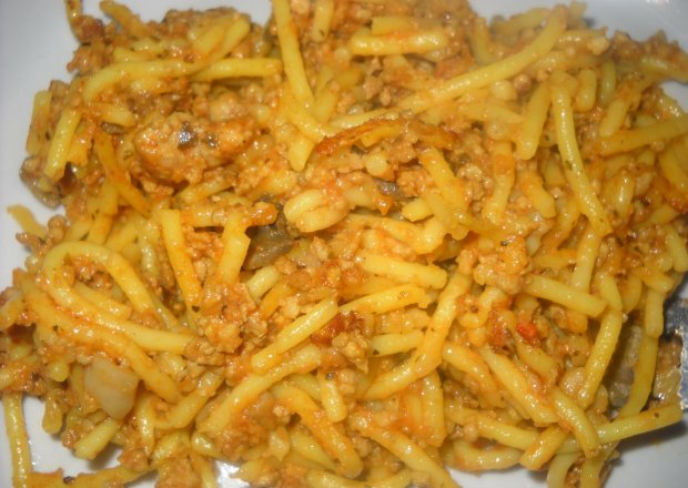 Fotografia przedstawiająca Spaghetti z wołowiną palce lizać