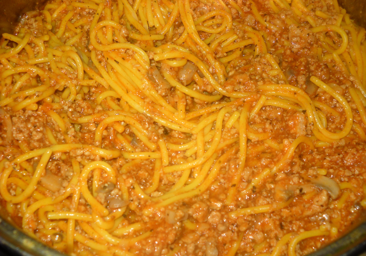 Spaghetti z wołowiną palce lizać foto