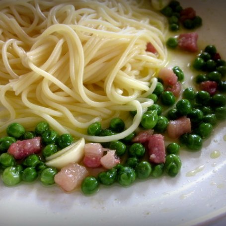 Krok 2 - Spaghetti z  zielonym groszkiem i pancettą foto