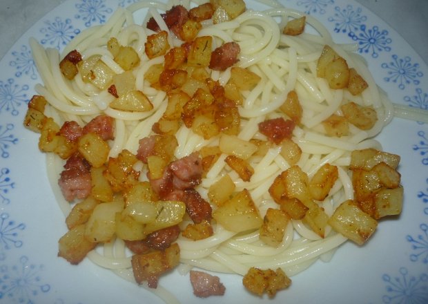 Fotografia przedstawiająca Spaghetti z ziemniakiem